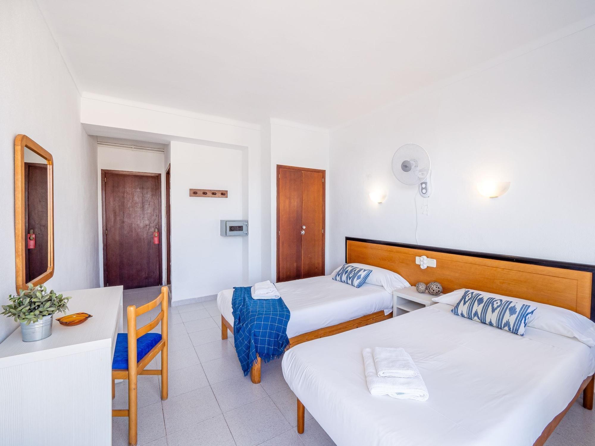 Hostal Port Corona Cala Ratjada  Exterior photo