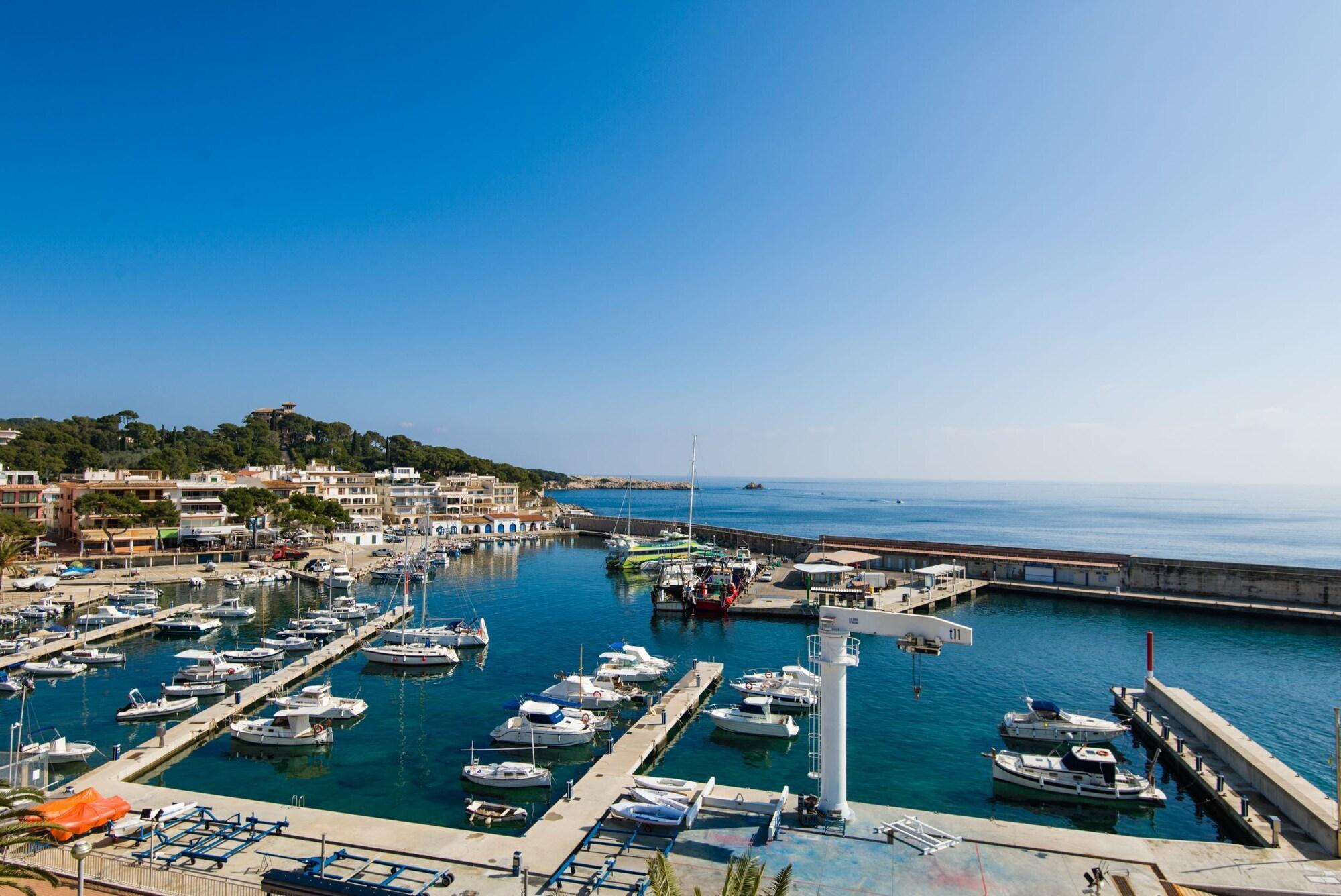 Hostal Port Corona Cala Ratjada  Exterior photo