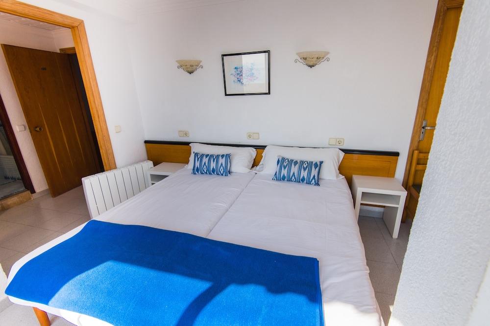 Hostal Port Corona Cala Ratjada  Exterior photo