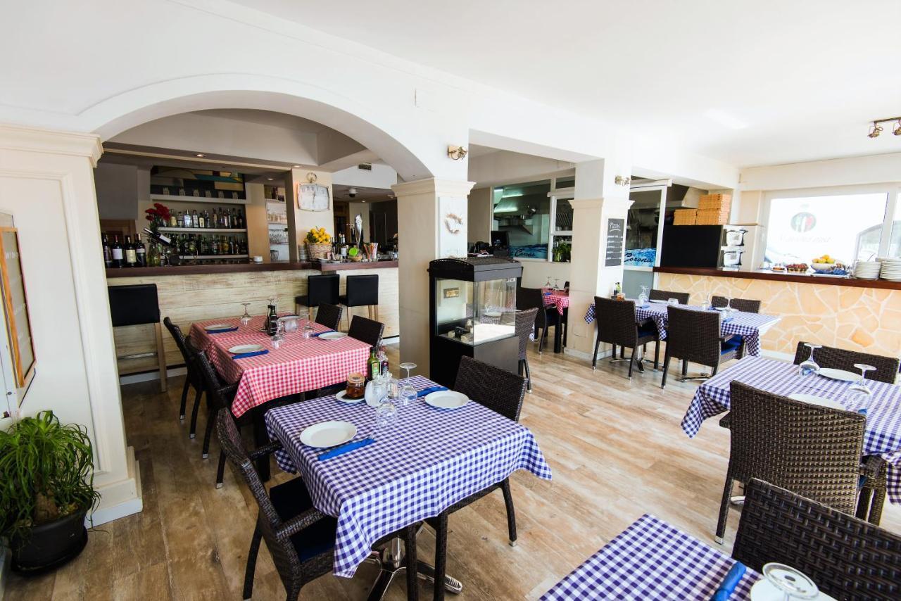 Hostal Port Corona Cala Ratjada  Exterior photo